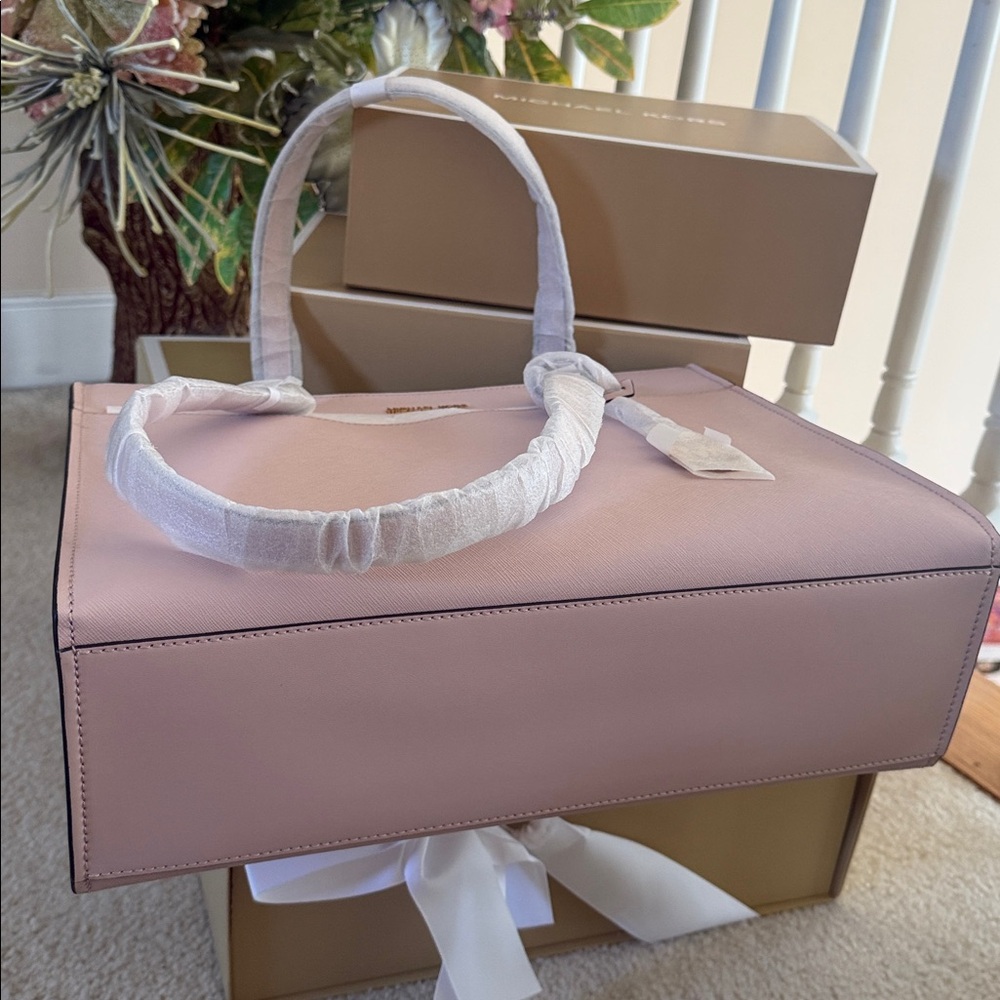 Michael Kors Large Tote Jet set travel Brand New Authentic 15x11 - Picture 4 of 10